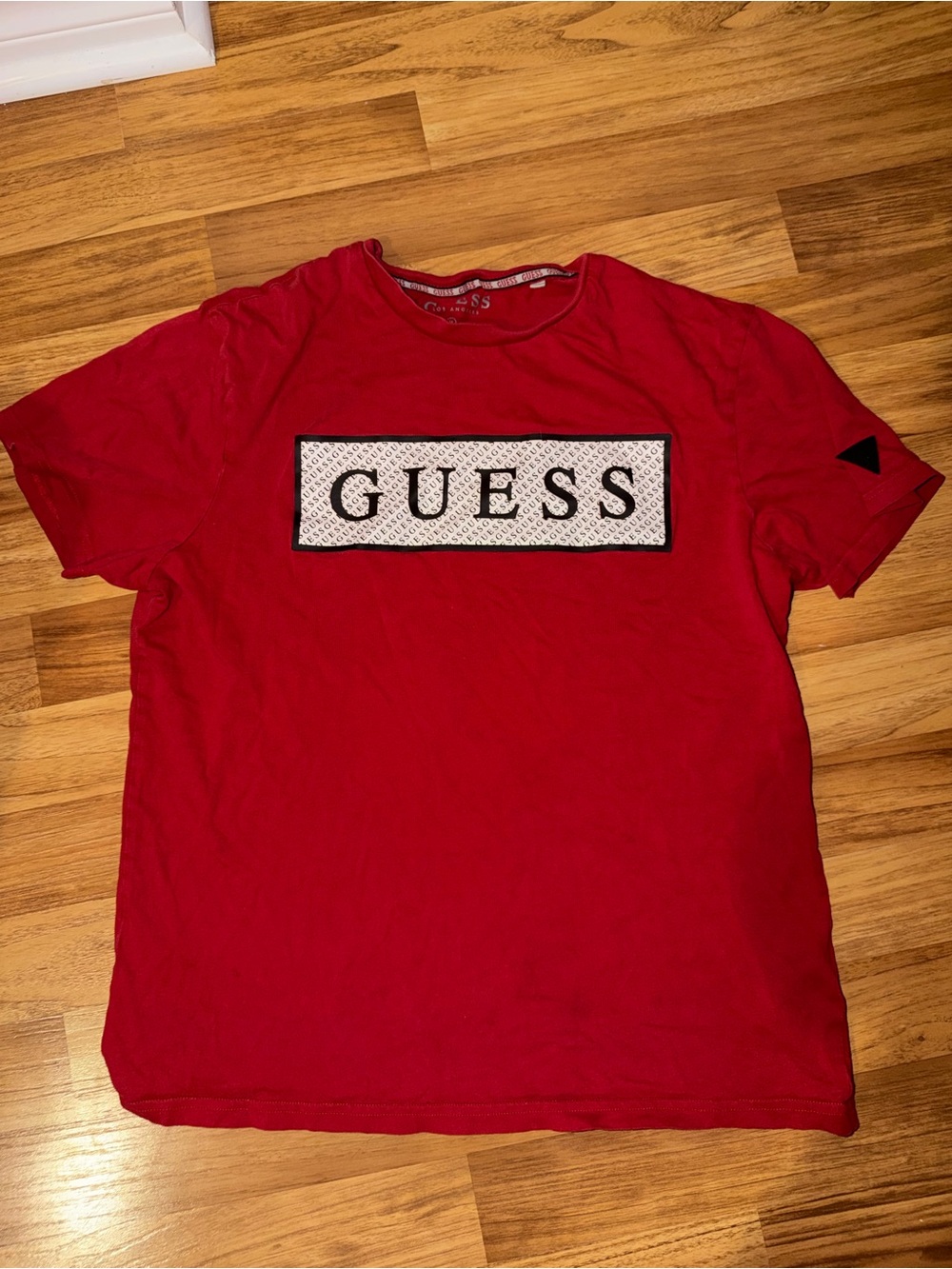 GUESS Men's Red Short Sleeve Logo Tee